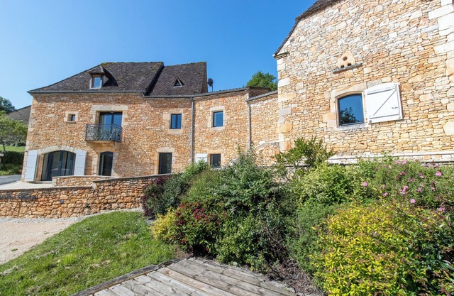 Holiday Home 'Gite Les Hauts De L'ouysse' with Private Pool, Wi-Fi and Air Conditioning