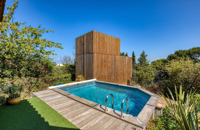 Holiday Home 'Greenkub' with Shared Pool, Wi-Fi and Air Conditioning