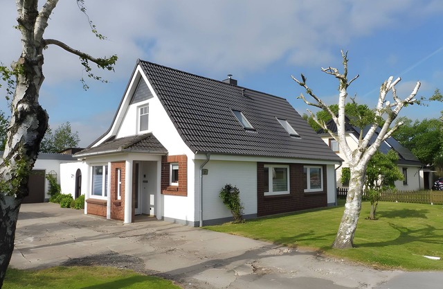 Holiday Home 'Haus Marschblick' with Private Terrace, Private Garden and Wi-Fi