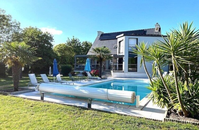 Holiday Home in Bénodet with Pool & Beaches
