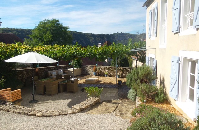 Holiday home in Lacave for 5 people (with heated swimming pool in 2023)
