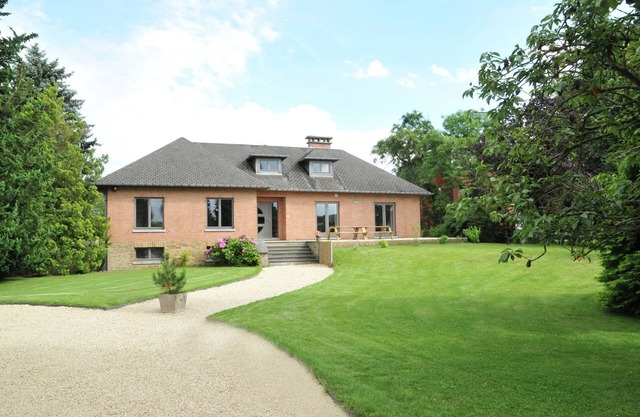 Holiday Home in Marche-en-Famenne near Train