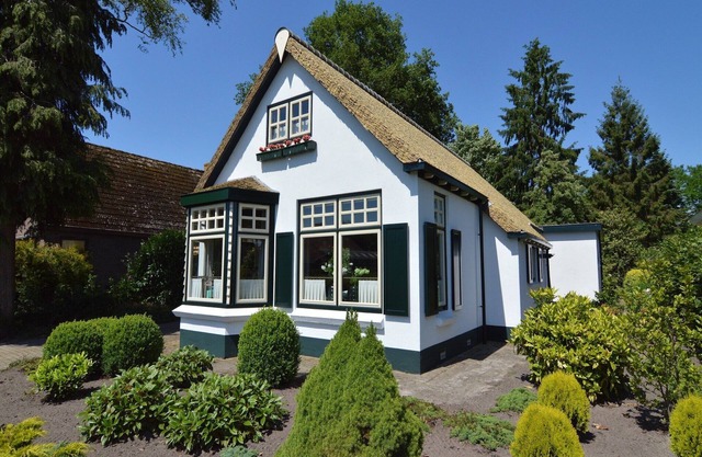 Holiday Home in Nijeberkoop near Nature