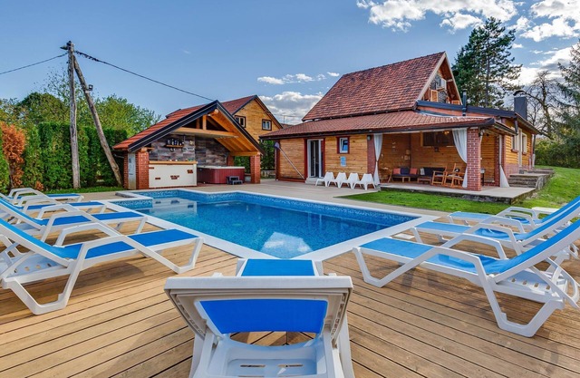 Holiday Home in Ogulin with Pool & Rafting