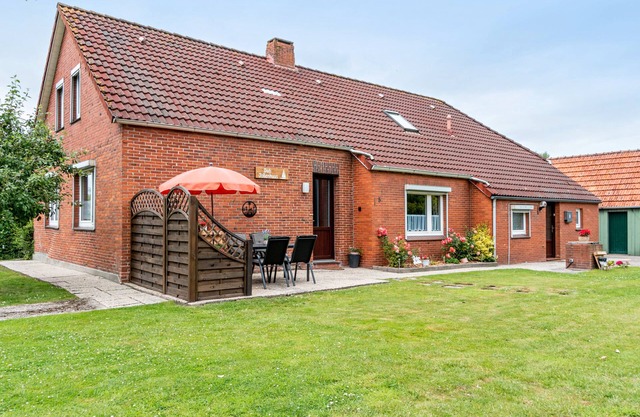 Holiday Home 'Jollenhuus' with Private Terrace, Private Garden and Wi-Fi