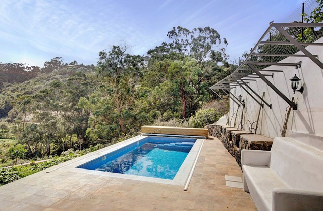 Holiday Home "La Bodega de Julián" with Mountain View, Private Pool & Wi-Fi