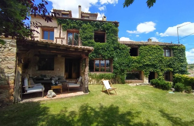 Holiday Home 'La Casa Del Herrero' with Mountain View, Private Garden and Wi-Fi