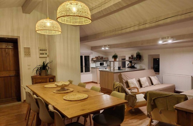 Holiday Home 'Le Mas De La Rode' with Mountain View, Shared Terrace and Wi-Fi