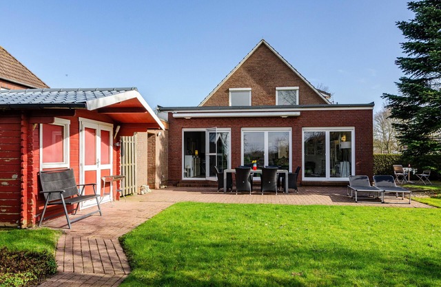 Holiday Home 'Leezdorf Ostfriesland' with Private Terrace, Private Garden and Wi-Fi