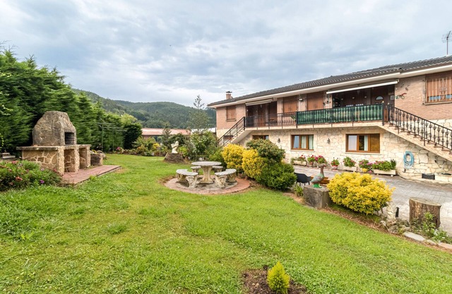 Holiday Home 'Madrazo' with Mountain View, Private Pool and Wi-Fi