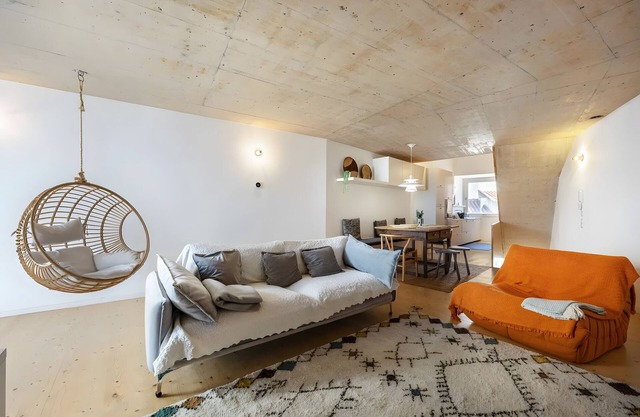 Holiday Home 'Olinda House' with Private Terrace and Air Conditioning