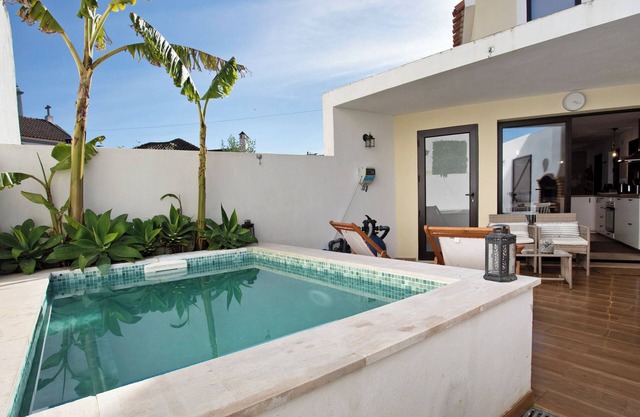 Holiday Home 'River Sun' with Private Pool, Wi-Fi and Air Conditioning