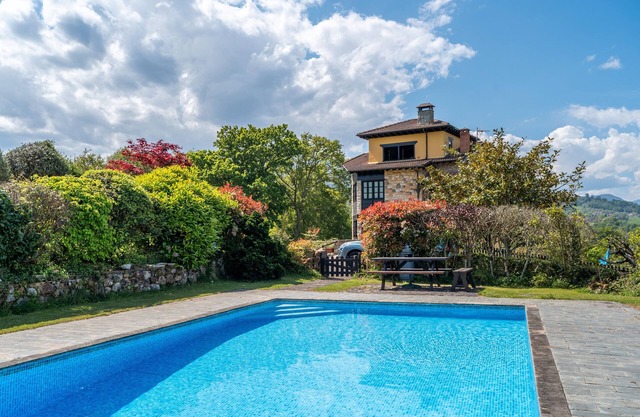 Holiday Home 'Rodiles De Matisón' with Mountain View, Private Pool and Wi-Fi