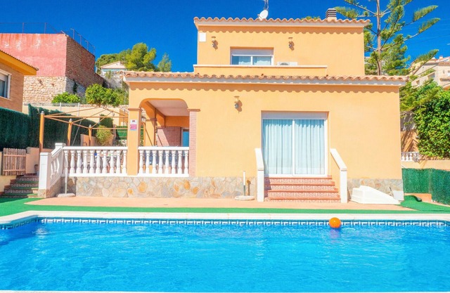 Holiday Home 'Villa Sunset' with Sea Views, Wi-Fi and Air Conditioning