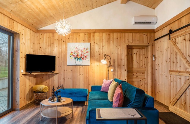 Holiday Home 'Vogelsberger Zirbenstüberl' with Mountain View, Wi-Fi and Air Conditioning