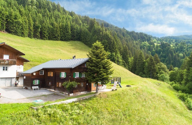 Holiday home with alpine flair and garden