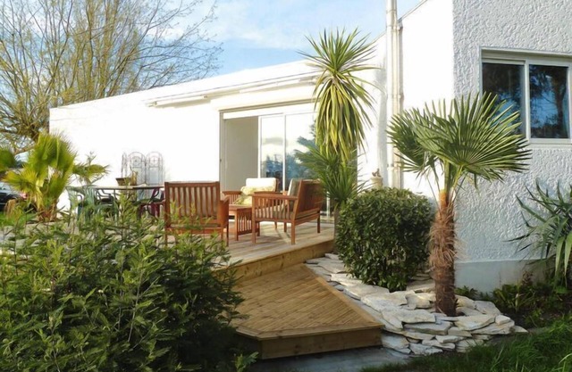 holiday home with indoor pool, Le Porge