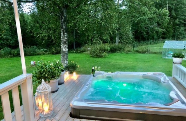 Holiday home with jacuzzi & sauna