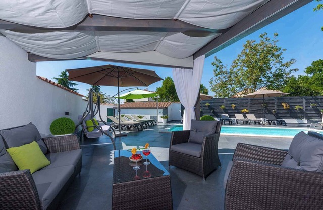 Holiday home with large garden and pool