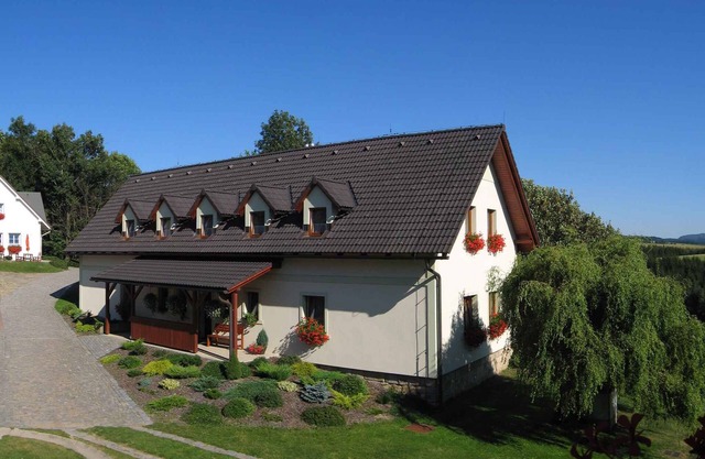 Holiday home with large lounge near Adrspach rocks