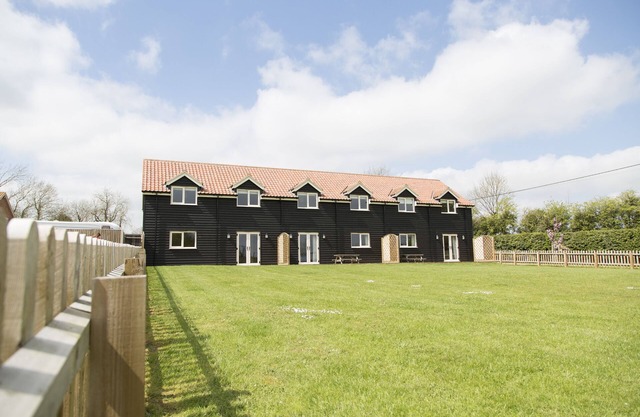 Holiday Home with Pool, Sauna, Gym, Tennis Courts perfect for exploring Norfolk!