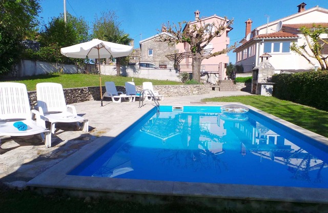 Holiday home with pool and air conditioning