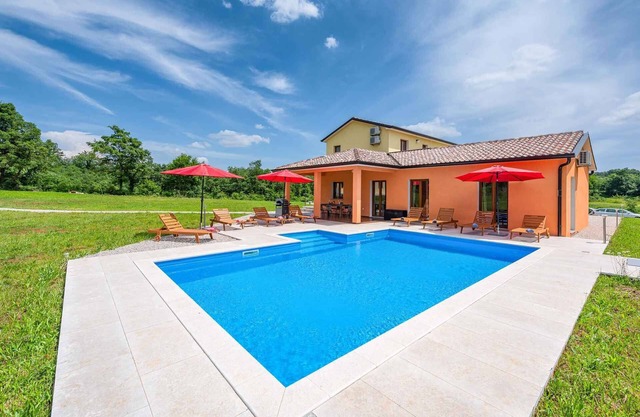 Holiday home with pool in quiet location
