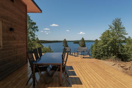 Holiday home with sauna and lake view in scenic Lonashult