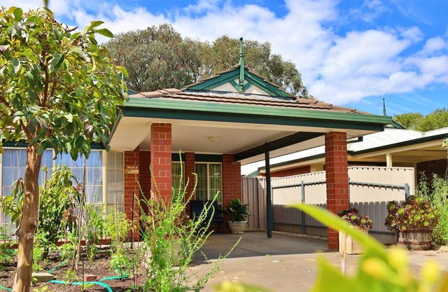 Holiday Home within walking distance from UniSA & Mawson Lakes Business Hub.
