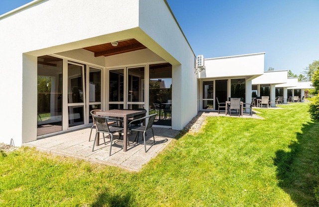 Holiday homes with pool, close to the beach