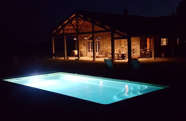 Holiday house with swimming pool, located on the edge of the Landes. Calm assured.