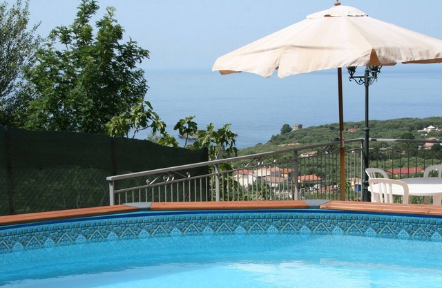 Holiday house in Cilento with pool and sea view