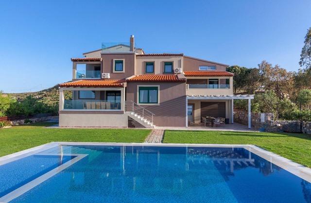 Holiday house Agia Pelagia for 1 - 26 persons with 11 bedrooms - Holiday house