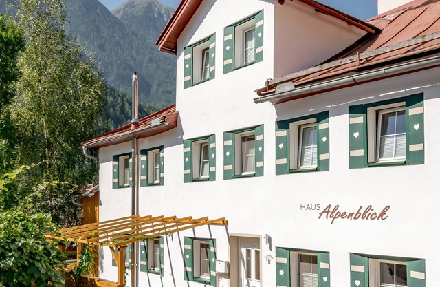 Holiday house Alpenblick in Oetz - detached house up to 6 people - centrally located