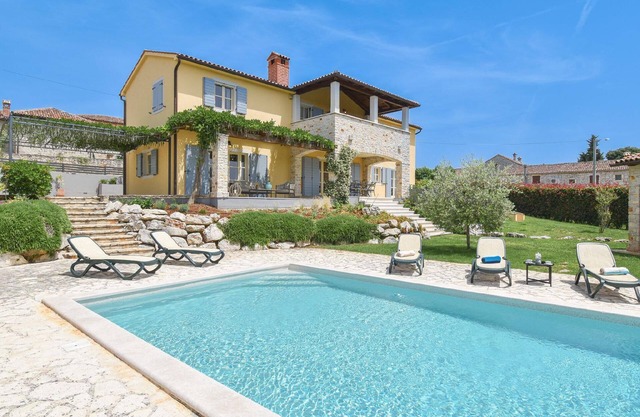 Holiday house Kirmenjak for 2 - 9 persons with 5 bedrooms - Holiday home