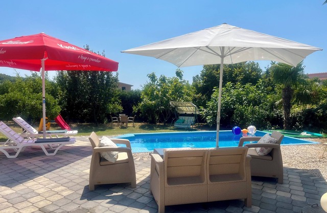 Holiday house M&M with outdoor pool