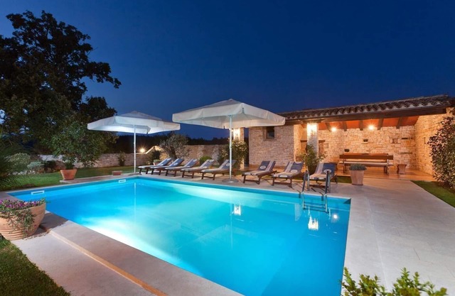 Holiday house Svetvinčenat for 2 - 10 persons with 5 bedrooms - Twin house