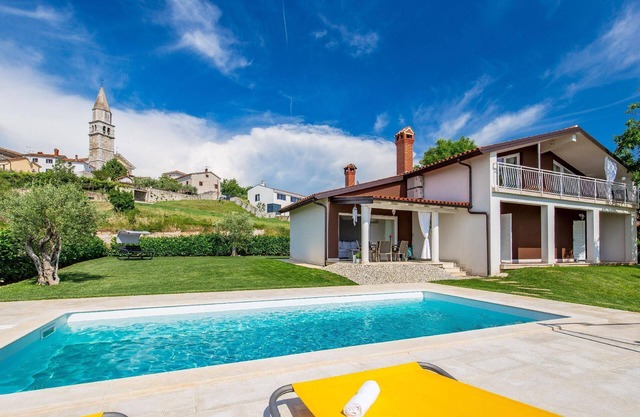 Holiday house Visnjan for 7 - 10 persons with 5 bedrooms - Holiday house