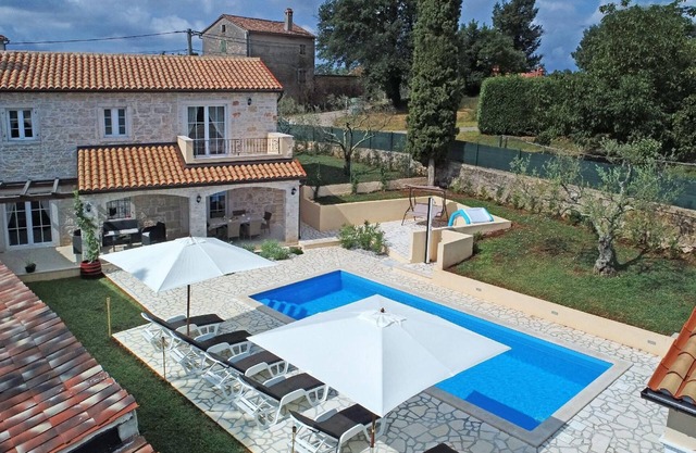 Holiday house Vižinada for 1 - 6 persons with 3 bedrooms - Twin house