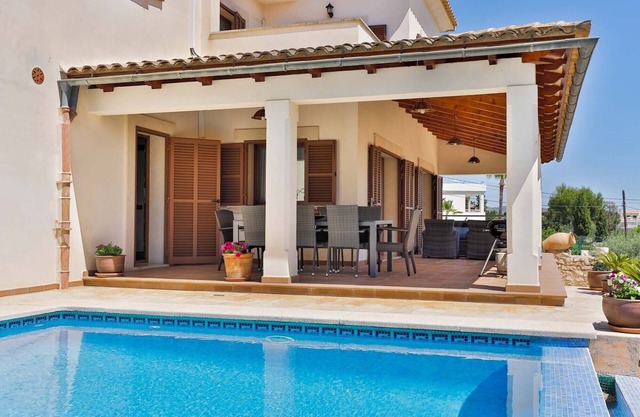 Holiday house with private pool