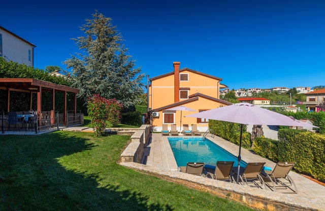 Holiday house with pool, garden, trampoline and a volleyball court