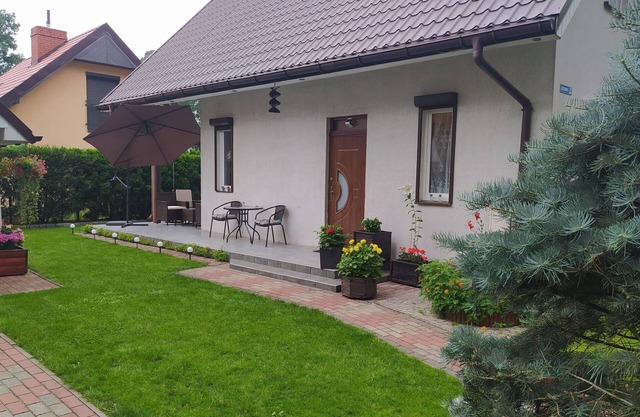 Holiday house with swimming pool in Morzyczyn