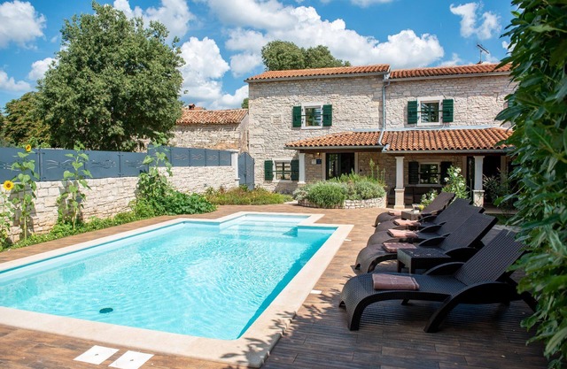 Holiday house Zminj for 1 - 8 persons with 3 bedrooms - Row house