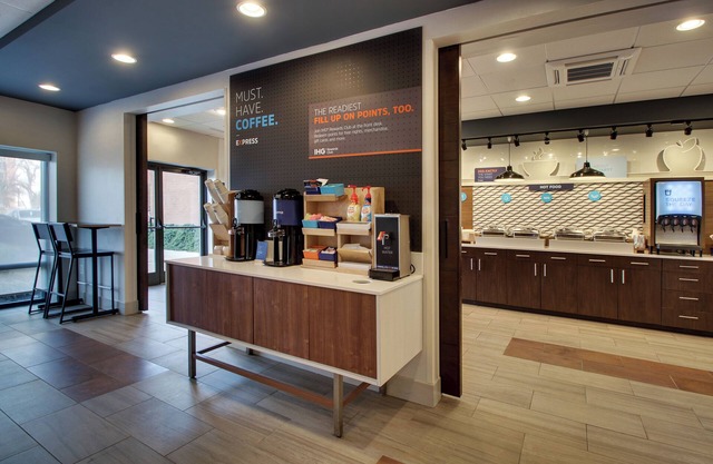 Holiday Inn Express Baltimore-BWI Airport West by IHG