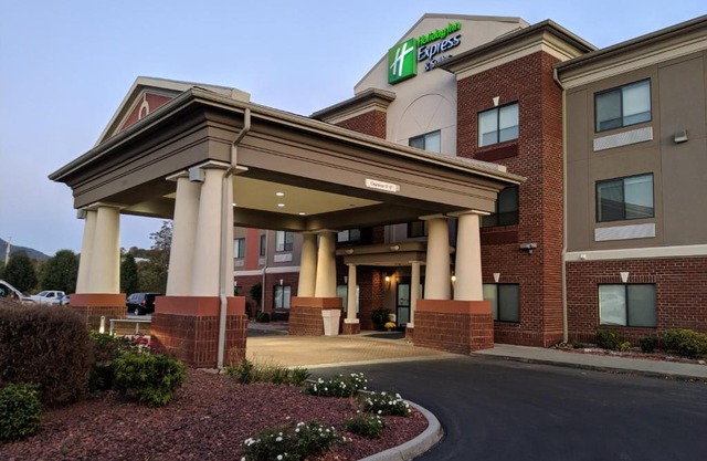 Holiday Inn Express Hotel & Suites Claypool Hill -Richlands Area by IHG