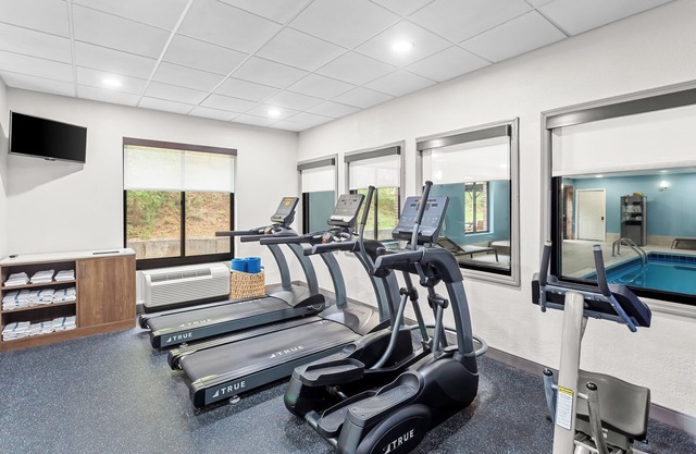 Holiday Inn Express Hotel & Suites Cross Lanes by IHG