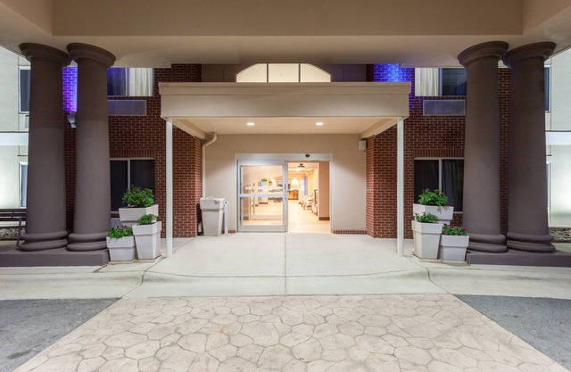 Holiday Inn Express Hotel & Suites Mebane by IHG