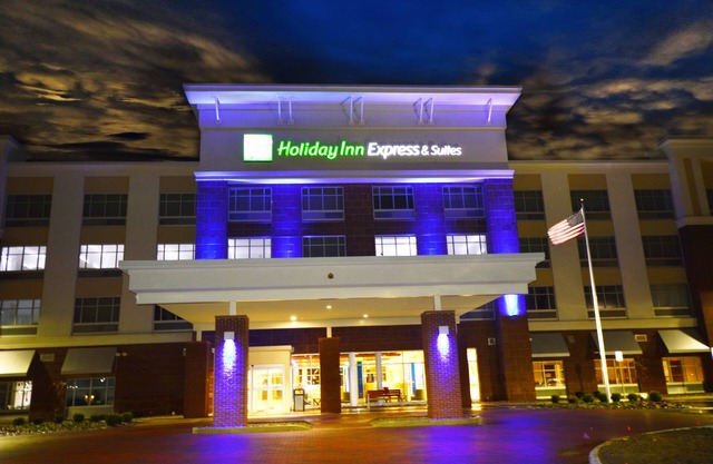 Holiday Inn Express & Suites Toledo South - Perrysburg by IHG