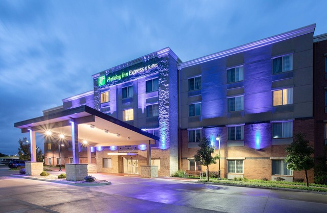 Holiday Inn Express & Suites Manhattan by IHG