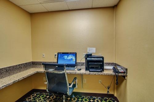 Holiday Inn Express & Suites Wytheville by IHG